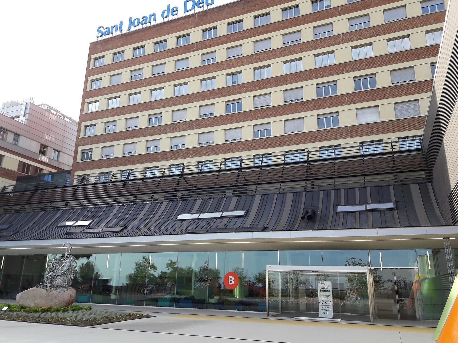 El edificio principal del Hospital Sant Joan de Déu, en Esplugues de Llobregat